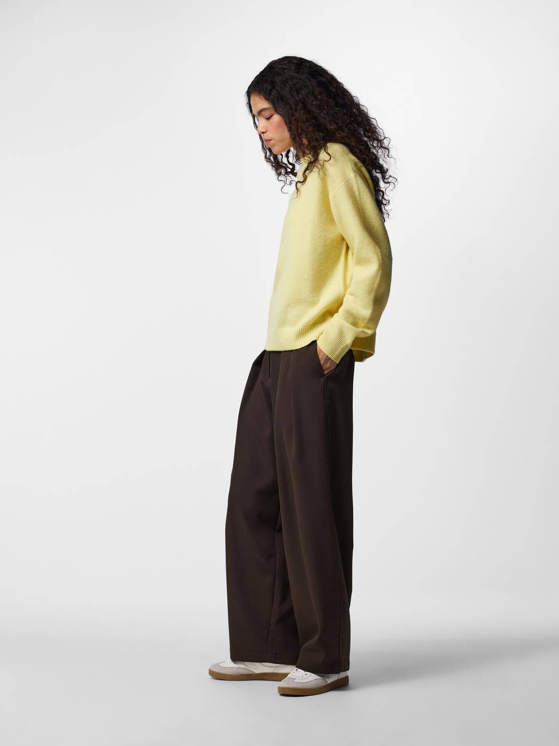 model_shot-creative
